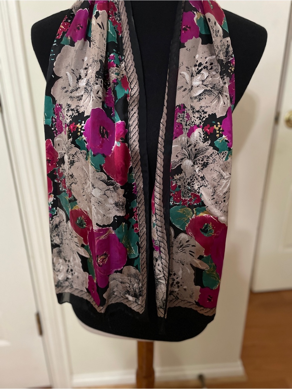 Oscar de la Renta Black Floral Graphic Short-Sleeve Tee